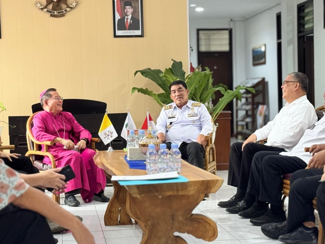 Perjumpaan Hangat Uskup Manado dan Gubernur SULUT