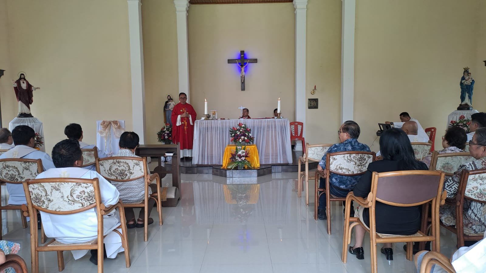 HUT Ke-36 Episkopal Uskup Emeritus Mgr. Josef Suwatan MSC dan HUT ke-43 Tahbisan Imamat Mgr. Rolly Untu MSC
